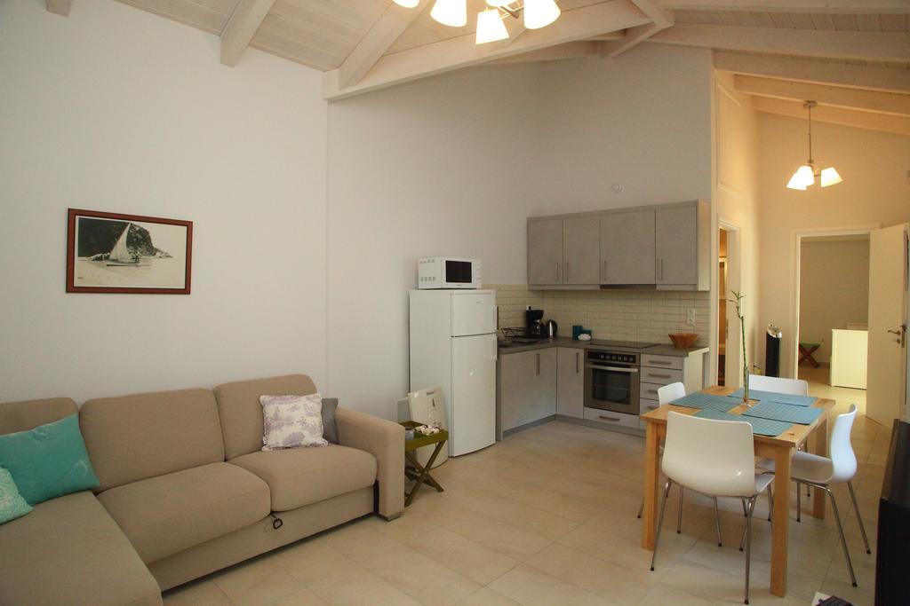 Wild Sea Apartments Áyios Nikítas 객실 사진