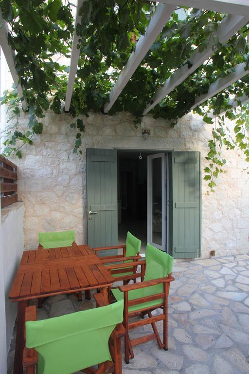 Wild Sea Apartments Áyios Nikítas 객실 사진